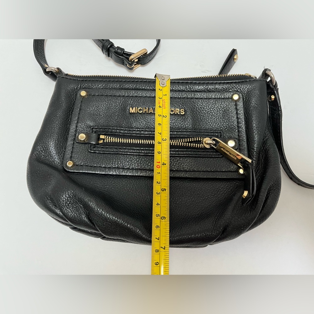 Michael Kors Gilmore Leather Crossbody Bag - Picture 4 of 11